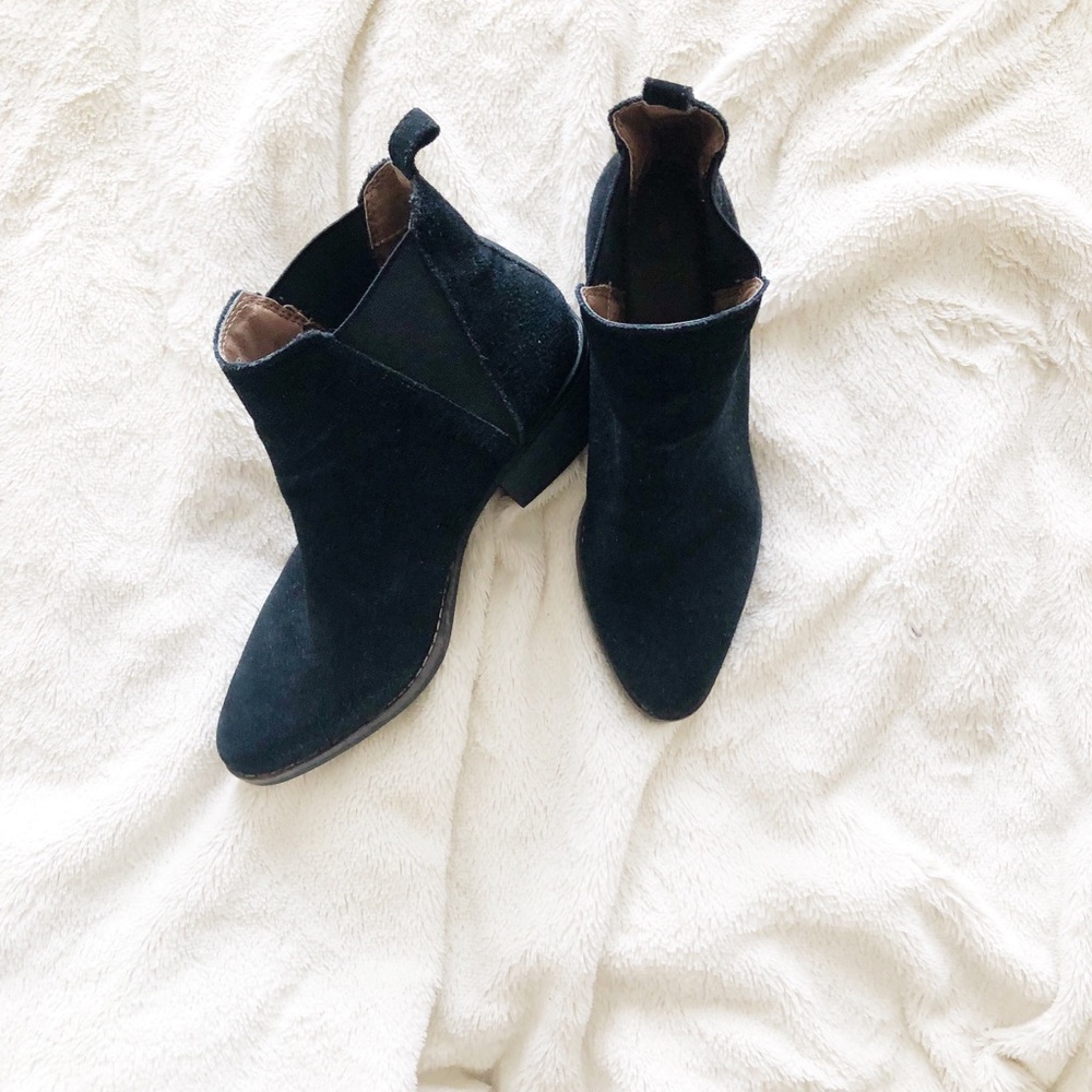 Black suede Chelsea boots